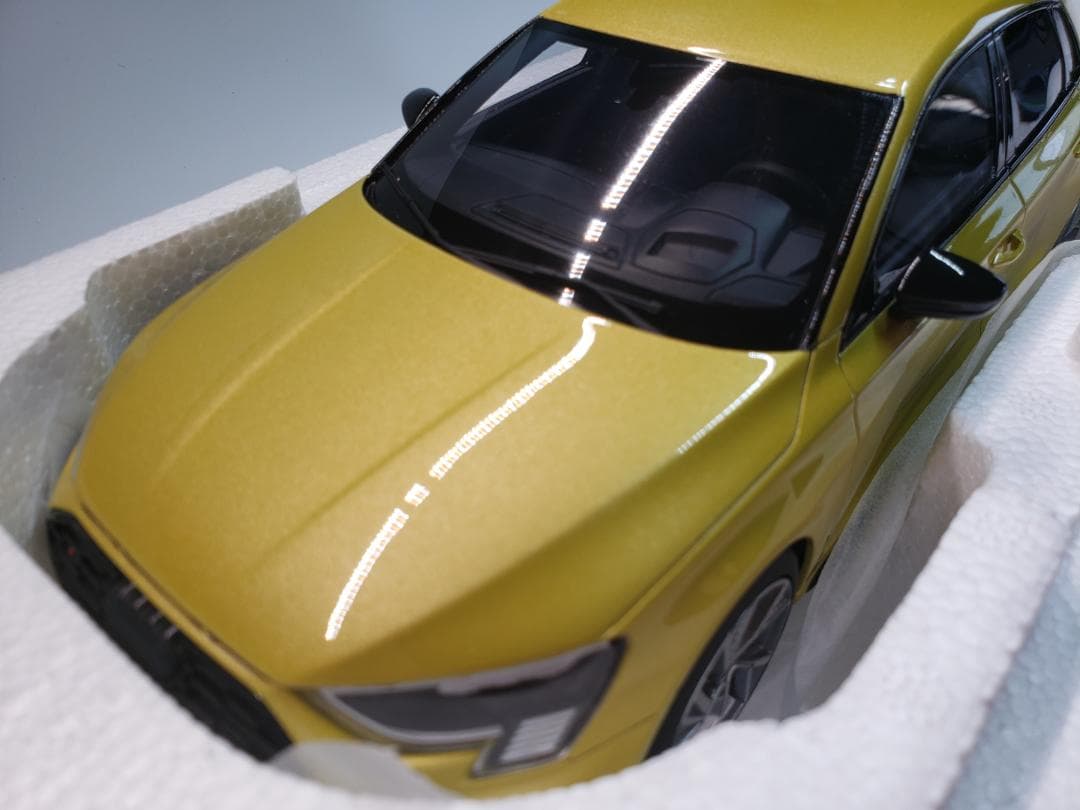 新品 GTスピリット 1/18 アウディ S3 スポーツバック GT364