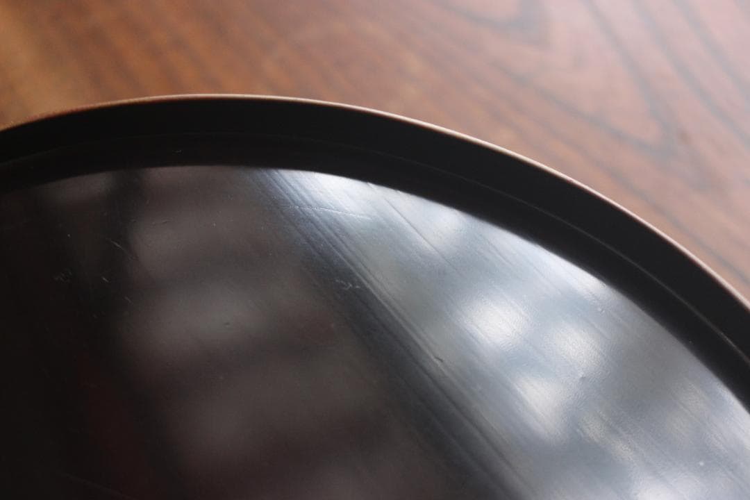 シンプルデザインに上質縁金黒漆の小ぶり丸盆（検輪島塗お盆丸盆