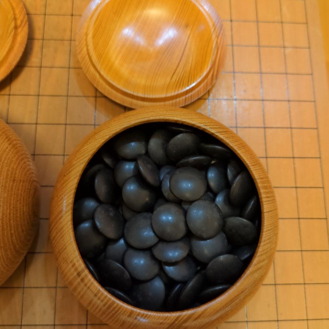 囲碁盤　脚付き　碁石　白174個　黒180個