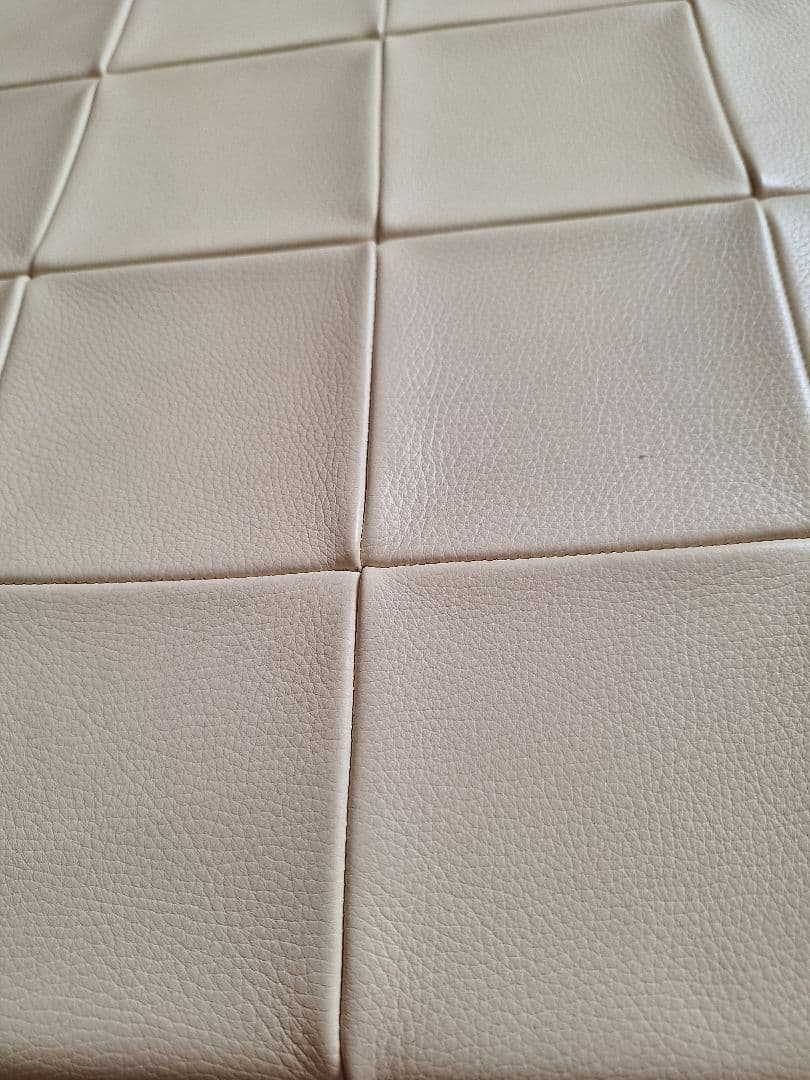 本革製　オットマン