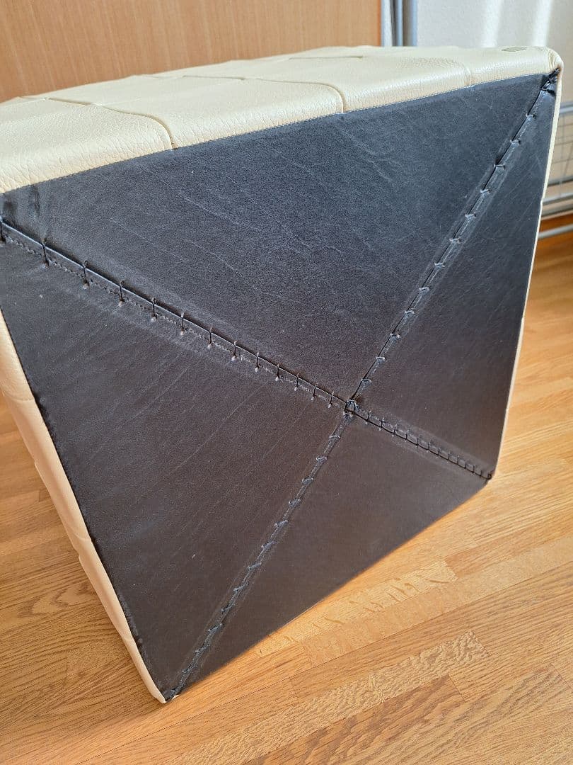 本革製　オットマン