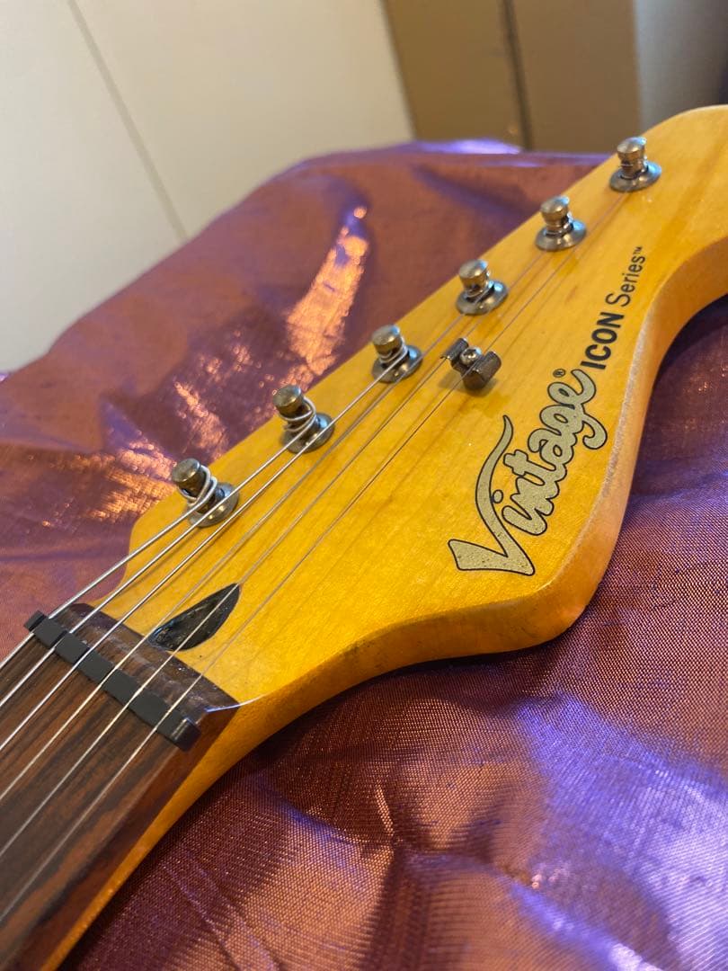 英国VINTAGE社ICONシリーズ v6スプラッター塗装ストラト - メルカリ