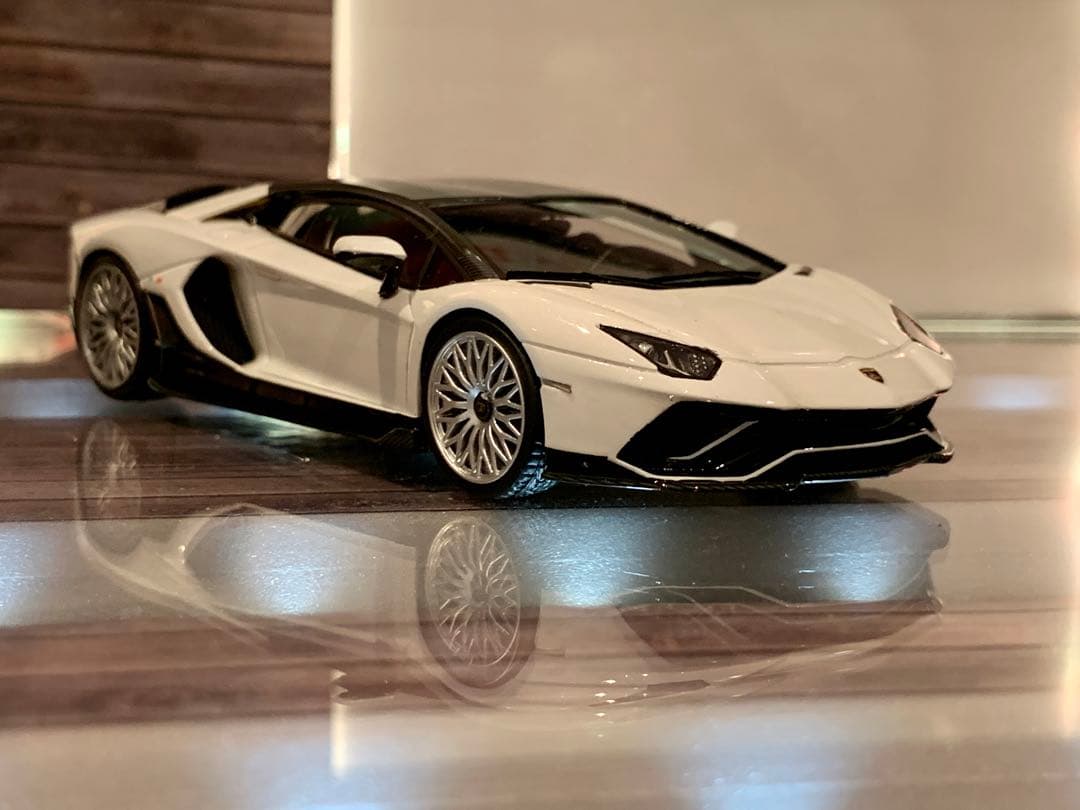 1/43 ランボルギーニ アヴェンタドール Ultimae Bianco Isi