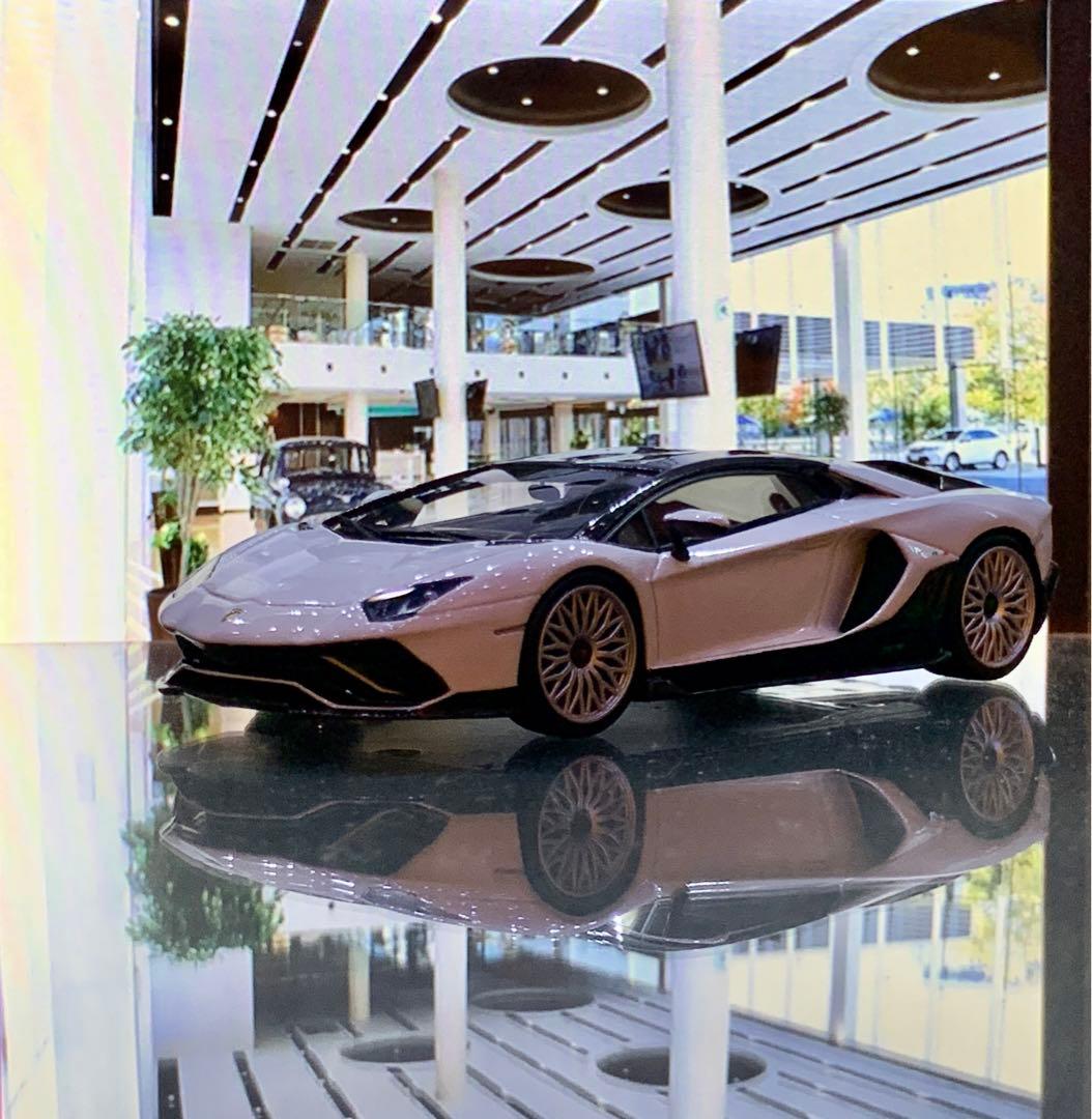 1/43 ランボルギーニ アヴェンタドール Ultimae Bianco Isi