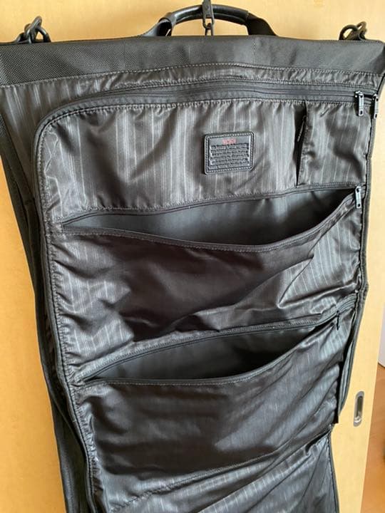 TUMI 三つ折りガーメントバッグ(機内持ち込み可) 節約