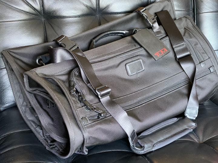 TUMI 三つ折りガーメントバッグ(機内持ち込み可) 節約