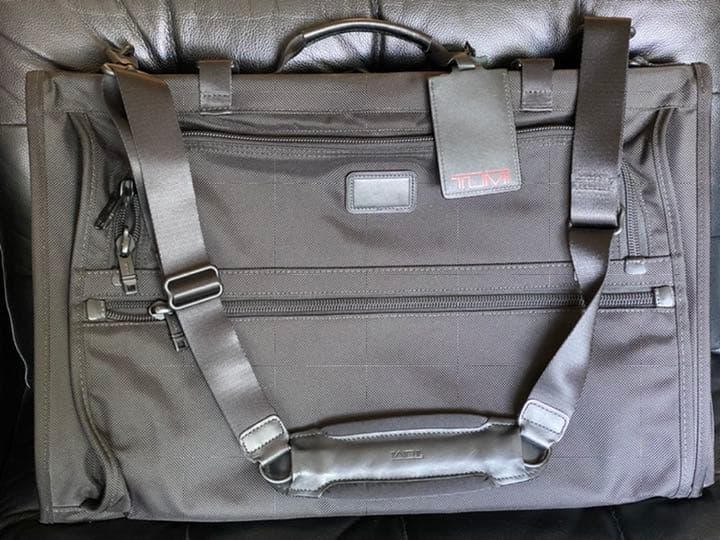 TUMI 三つ折りガーメントバッグ(機内持ち込み可) 節約