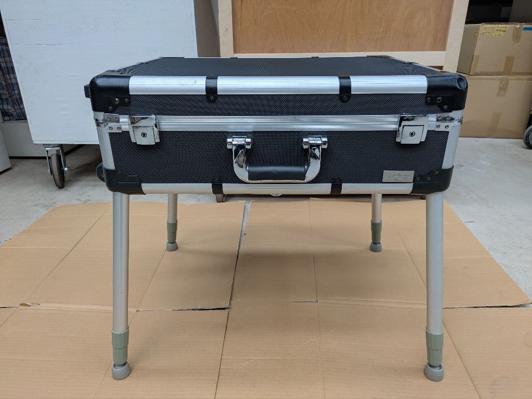 ジュラルミンケース　メイクボックス　LED照明女優ミラー付きメイクアップテーブル