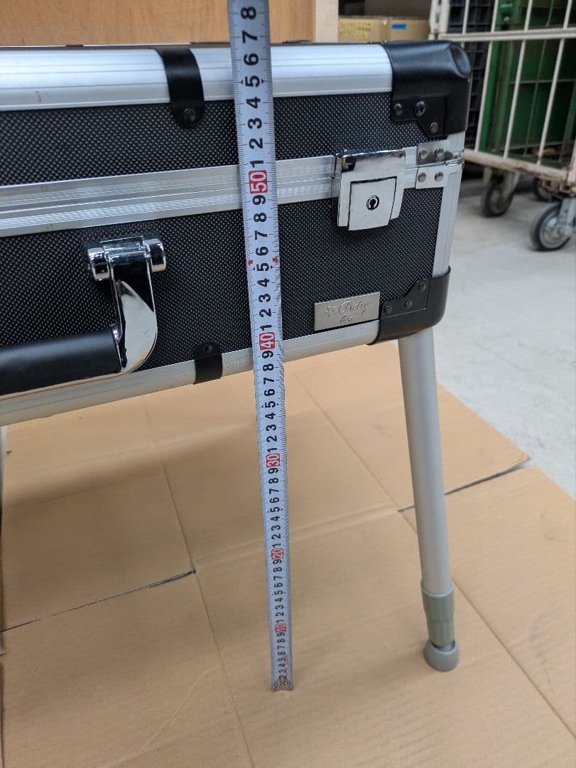 ジュラルミンケース　メイクボックス　LED照明女優ミラー付きメイクアップテーブル