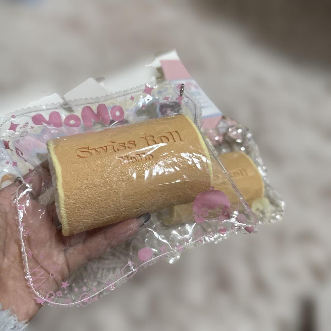 【新品】momo スクイーズ スイーツロール
