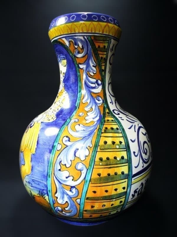 イタリヤを代表する陶芸 マジョリカ窯 彩釉人物文 飾り壺