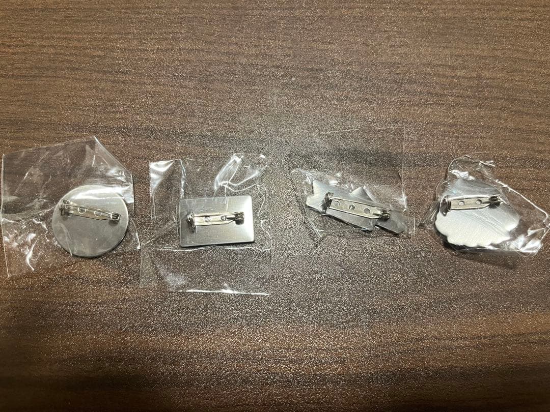 ドミノピザ dominospizza rarry 1000店舗記念 ピンバッジ - メルカリ