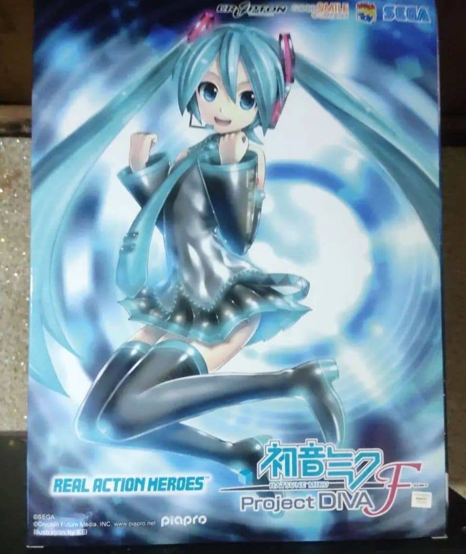 REAL ACTION HEROES 初音ミク -Project DIVA F- レビュー - YouTube