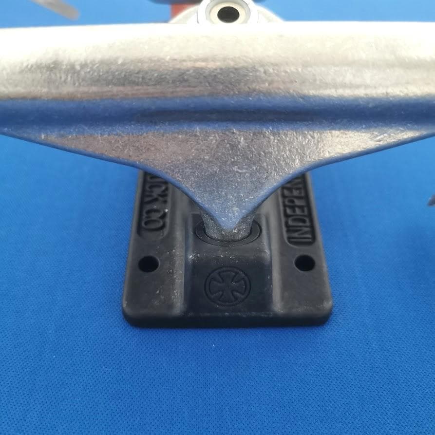 INDEPENDENT STAGE11 139 スケボートラック HOLLOW