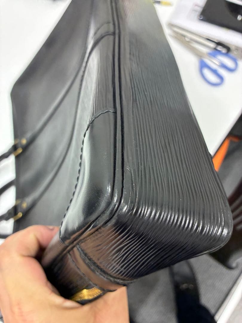 新年特別値下げ　LVルイヴィトン エピセルヴィエットフェルモワール M40321