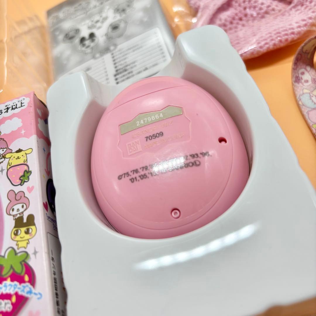 【美品】たまごっちみーつ サンリオ　ピンク ケース、　ストラップ付き