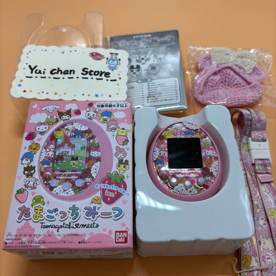 【美品】たまごっちみーつ サンリオ　ピンク ケース、　ストラップ付き