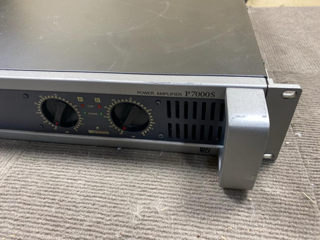 17 YAMAHA P7000S パワーアンプ