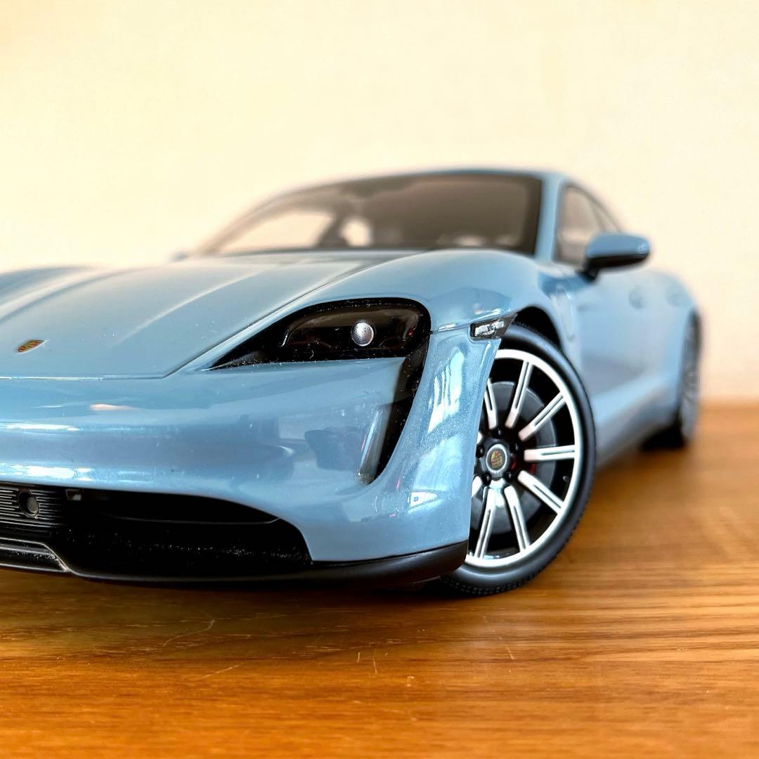 【ミニカー 美品 希少】ミニチャンプス 1/18 ポルシェ タイカン 4S