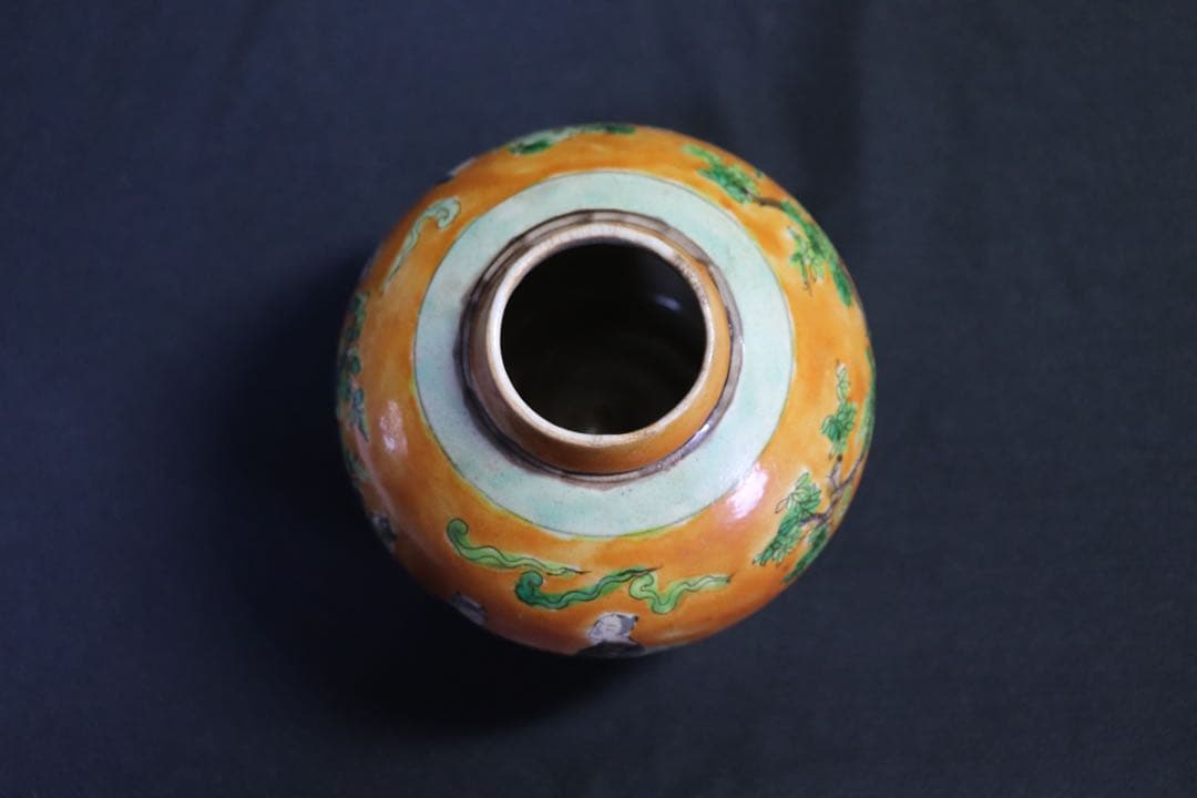 中国　黄釉小壺　人物　送料込み0719