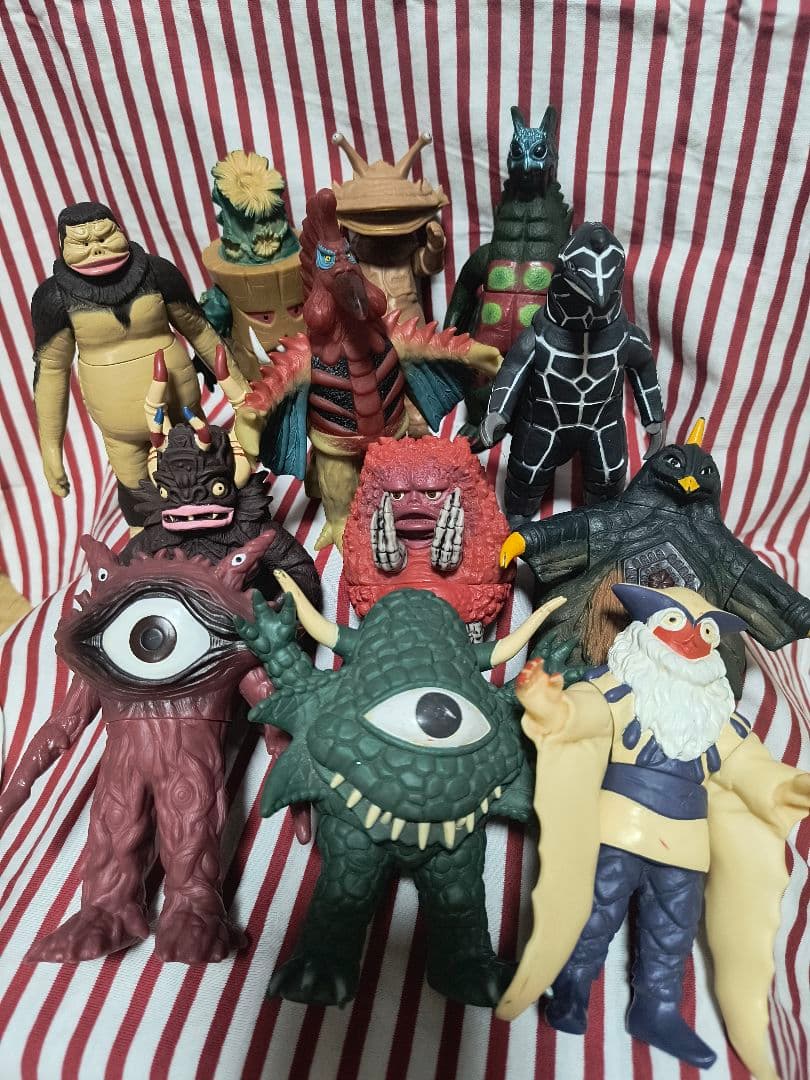 と*ぺ様 ウルトラマン・怪獣ソフビ89体セット