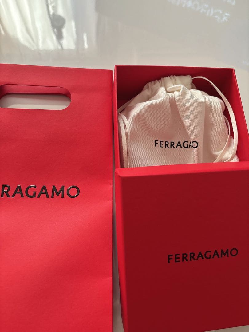 【カトリーヌ】 FERRAGAMO ピンク ヘアバンド