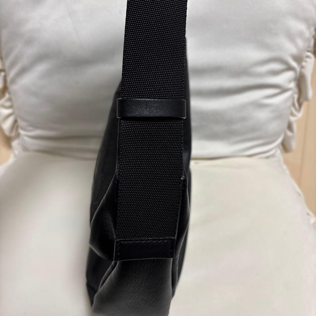 russet ソフトレザーラウンドショルダーバッグ