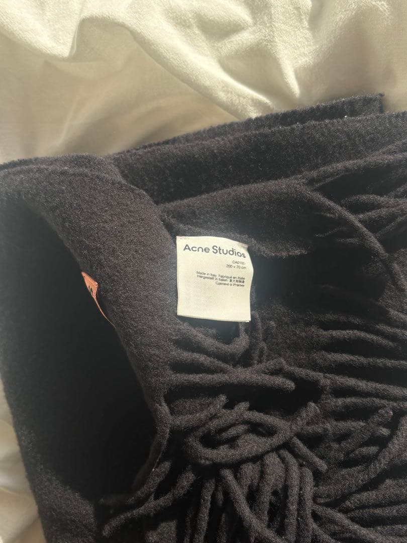 Acne Studios 黒 マフラー フリンジ付き - メルカリ