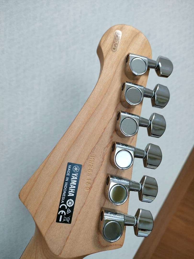 ほぼ新品YAMAHA PACIFICA PAC212VFMブラック（ケース付）