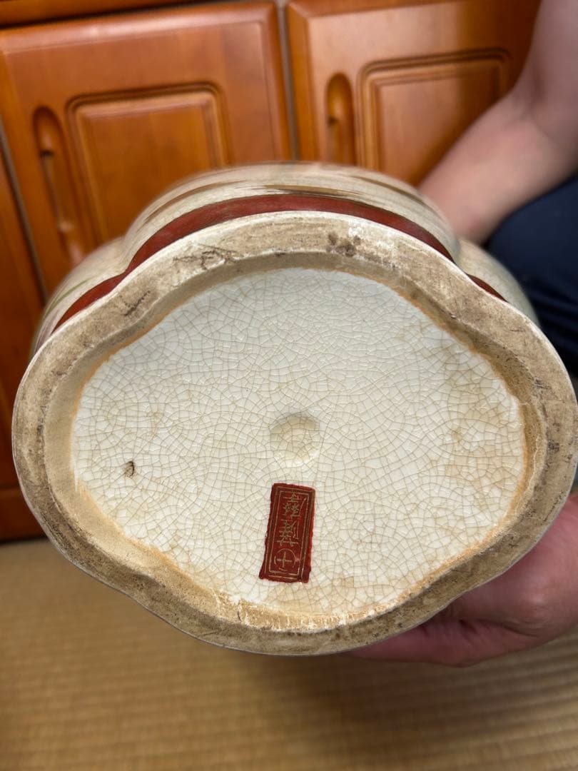 装飾的な陶磁器花瓶