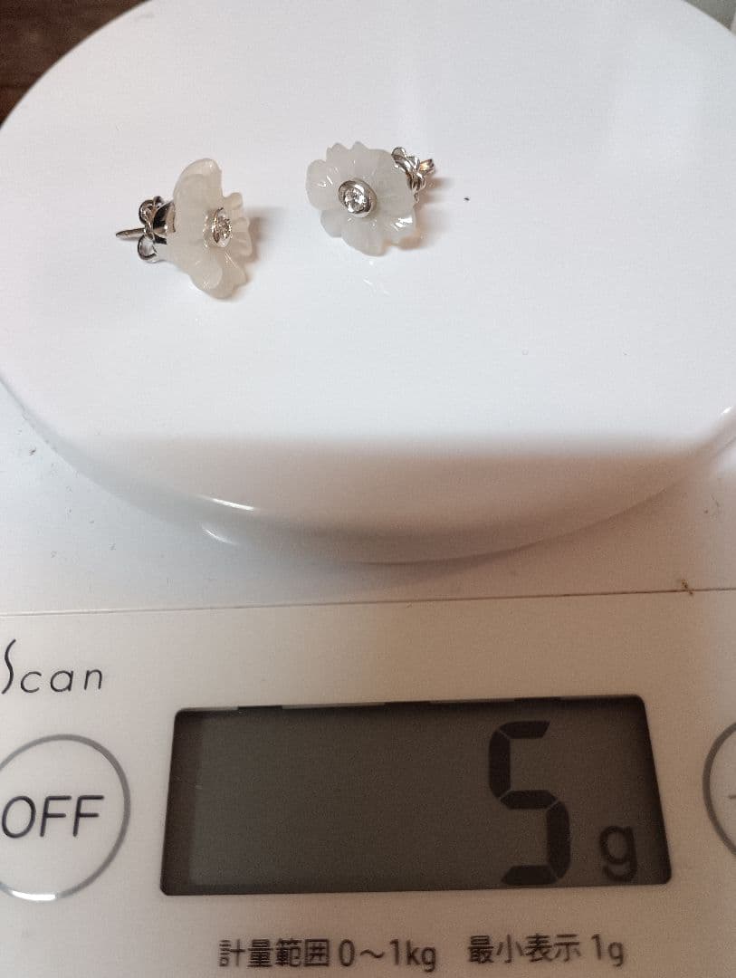 QUEENジュエリー 750 エレガントな白い花のダイヤモンド装飾装飾ピアス