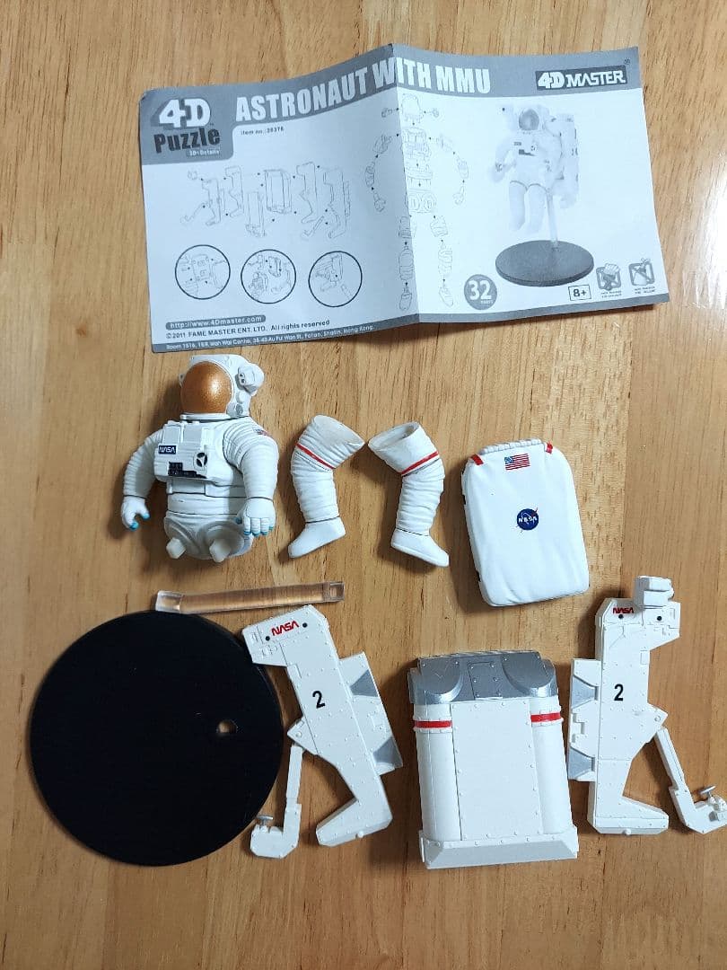 立体パズル4Dパズル】1/20 宇宙飛行士 & 有人操縦ユニット