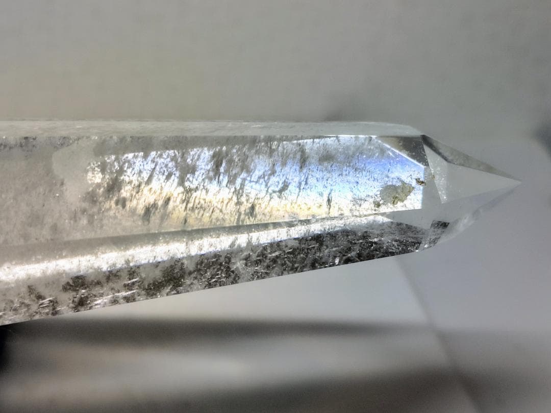 水晶 1.4kg クォーツ 原石 鑑賞石 自然石 誕生石 宝石 鉱物 鉱石 水石