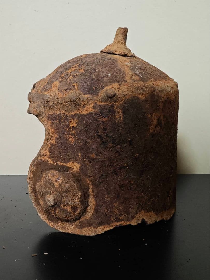 古代鉄製兜 古代中国 西晋時代〜元時代 考古発掘品 古代武具 貴重