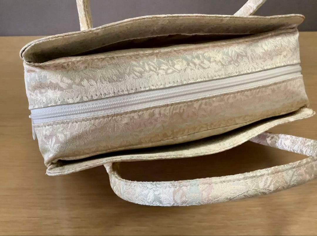 淡いベージュ　和装用バッグ　利休バッグ