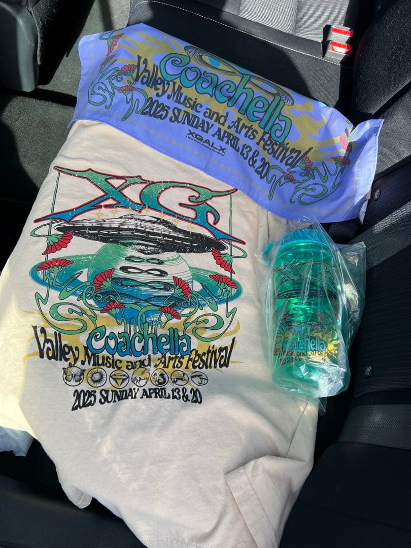XG Coachellaコーチェラ会場限定 Tシャツ・ウォーターボトル・バンダナ