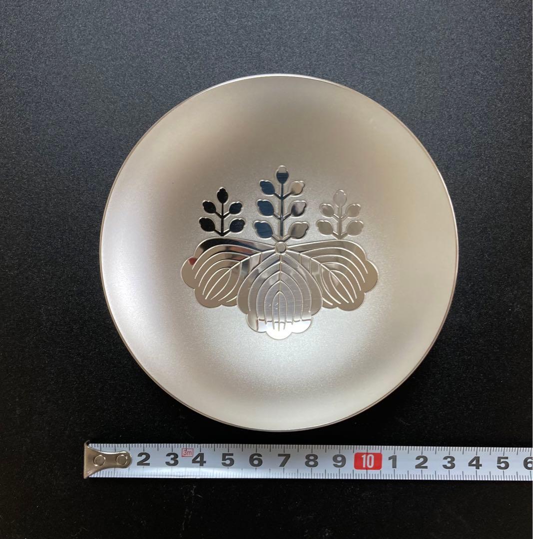 銀杯 桐紋 純銀 内閣総理大臣 重さ179g 最大径およそ12.5cm 銀杯