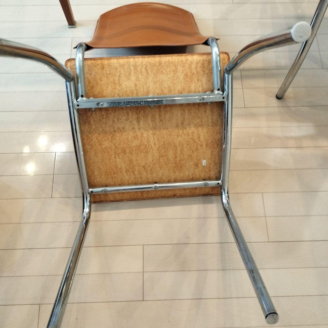 【イタリア製】ガラス製テーブルとレザーチェア4脚セット