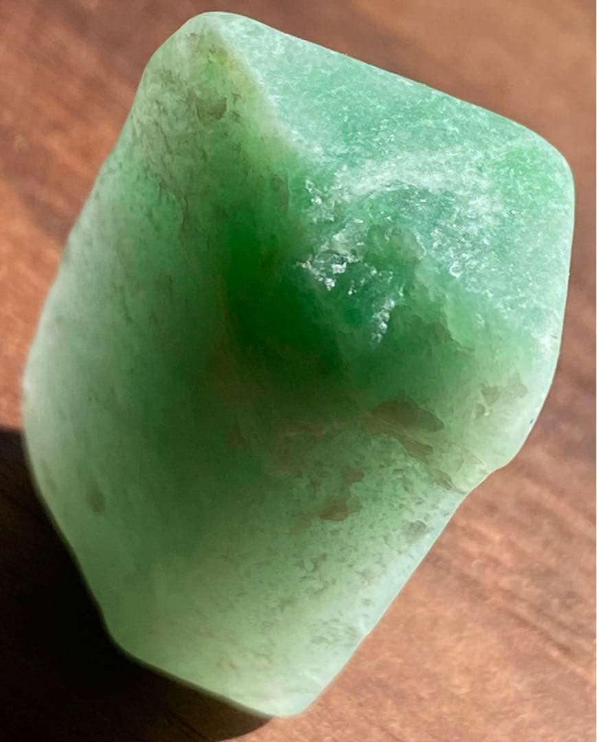 糸魚川翡翠 ロウカン 青海川産 原石 8.7g 品質保証，本物保証