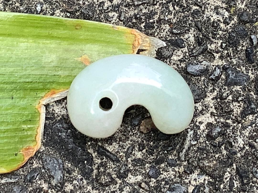 ✳極上材料使用‼️ 氷*糸魚川翡翠勾玉 神様と通じる縁起物お守り 鑑別