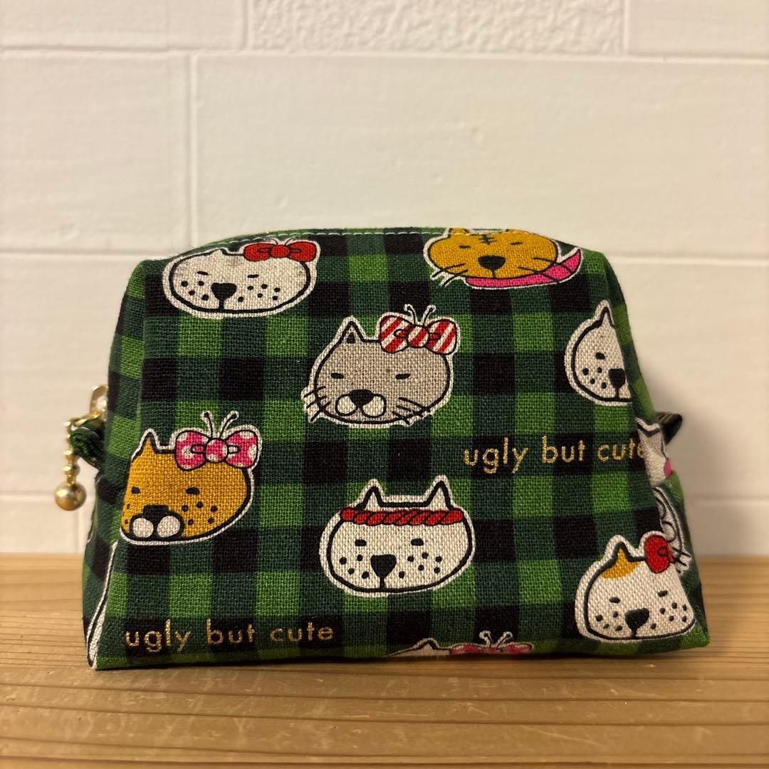 感謝価格　SALE 猫柄　16cmファスナーポーチ　人気　ハンドメイド　新柄