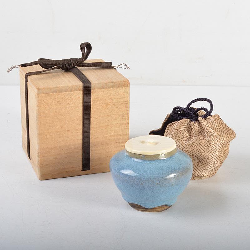 中国　汝窯　天青釉　茶入　茶壷　蓋・仕覆付　時代箱　M　R4570 中国 汝窯 天青釉 茶入 茶壷 蓋・仕覆付 時代箱 M