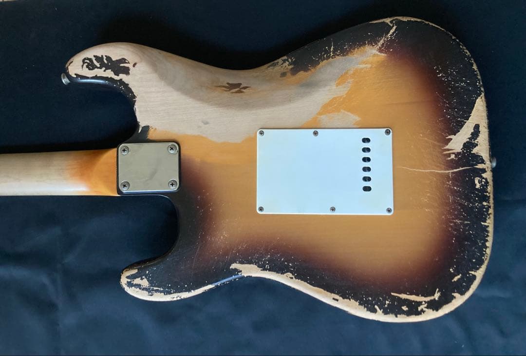 早い者勝ち　#12ストラトキャスタータイプ　ニトロセルロースラッカー塗装