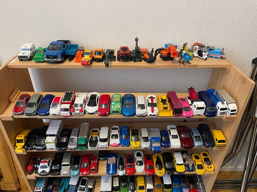 トミカなど　約200台　棚付き