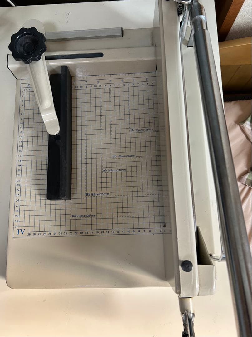 A4対応 手動式裁断機 グリッド付き 手動式裁断機 A4対応 グリッド付き