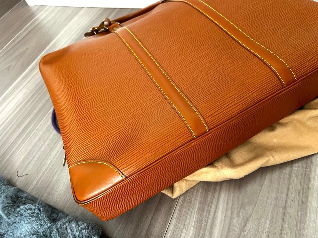 美品 LV ルイ ヴィトン エピ ポルトドキュマン ヴォワヤージュ