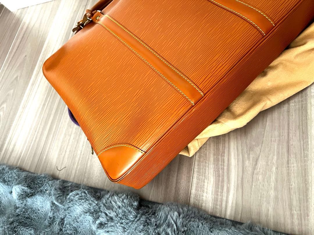 美品 LV ルイ ヴィトン エピ ポルトドキュマン ヴォワヤージュ