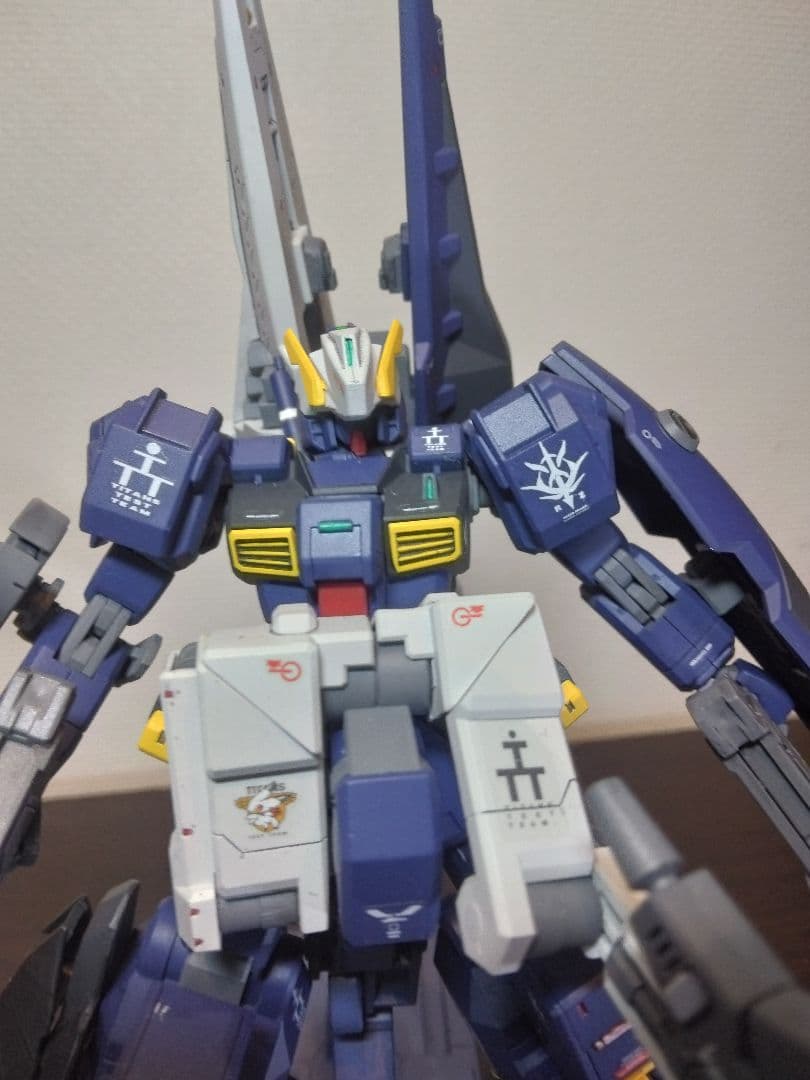 HG アドバンスド・ヘイズル　全塗装完成品　改造品　台座付　説明書付き