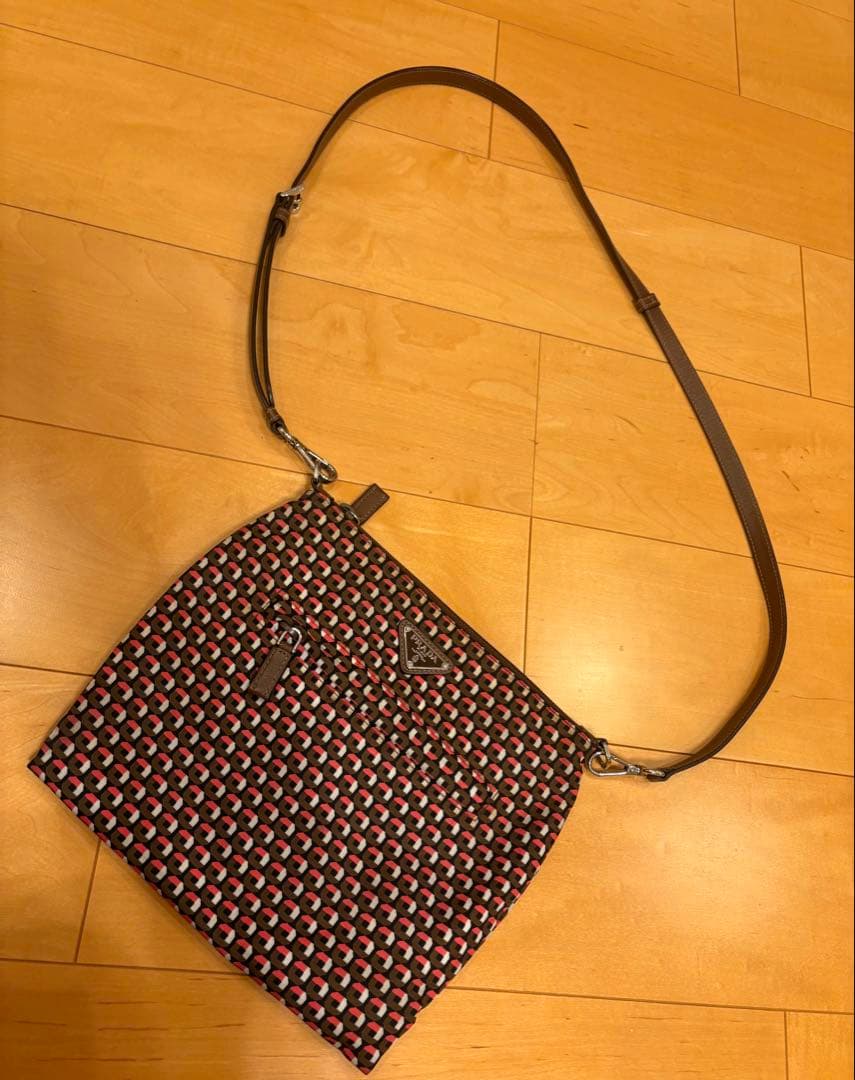 PRADAショルダーバッグ