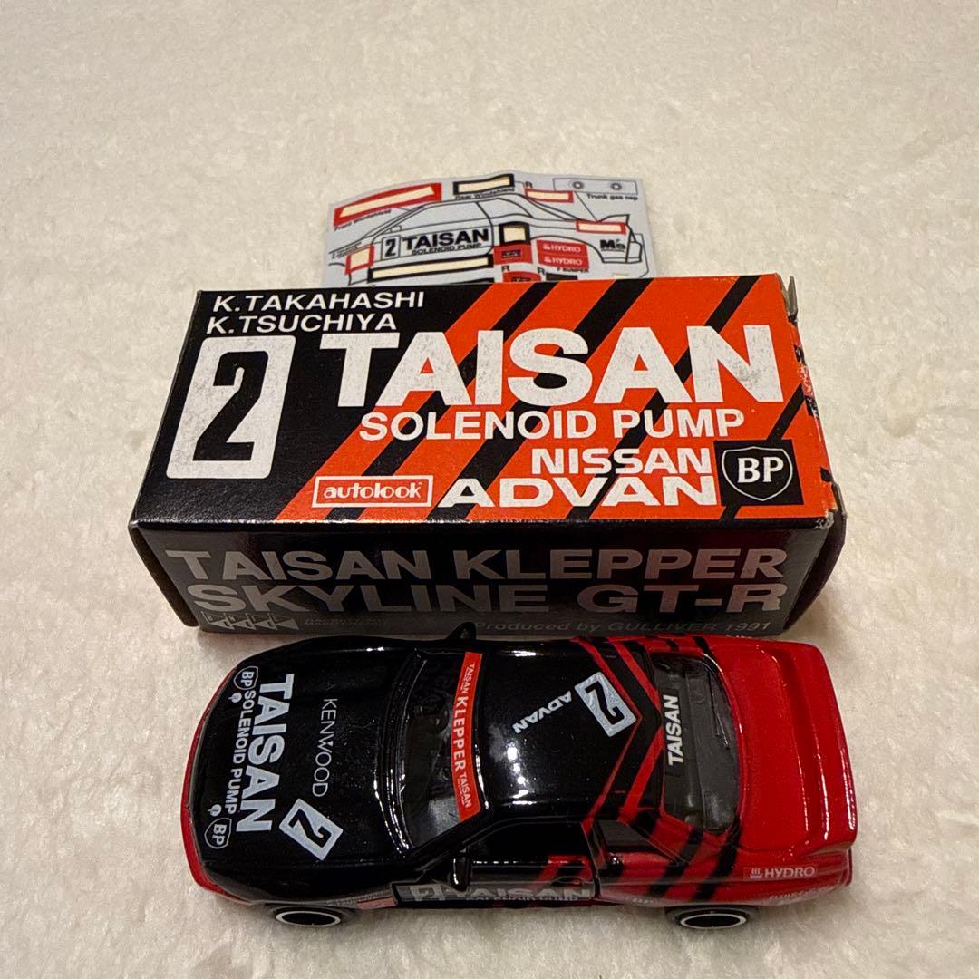 トミカ　日産スカイラインGT-R（R32）のカラーリングのミニカーです。